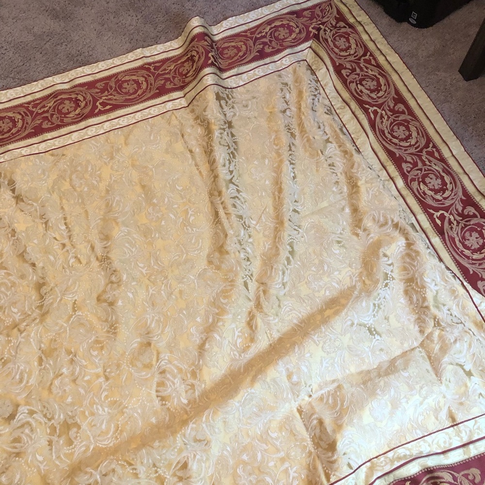 Waterford table cloth and 12 matching napkins